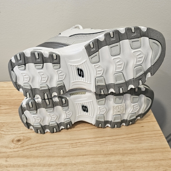 NIB Skechers D'Lites Women's White, Charcoal & Silver Sneakers Size-7 - Picture 7 of 16